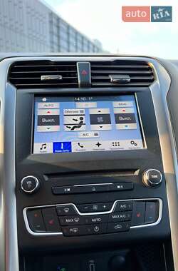 Седан Ford Fusion 2017 в 