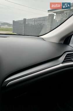 Седан Ford Fusion 2015 в 