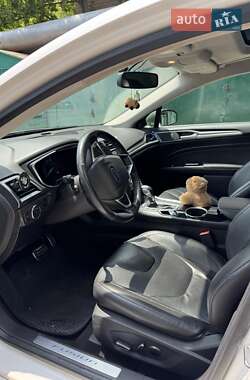 Седан Ford Fusion 2013 в 