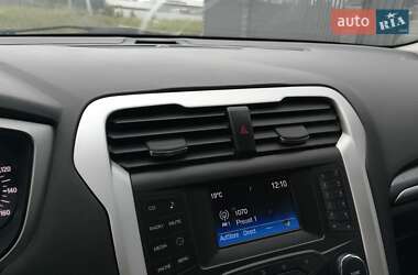Седан Ford Fusion 2015 в 