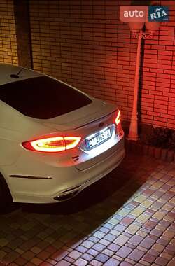 Седан Ford Fusion 2013 в 
