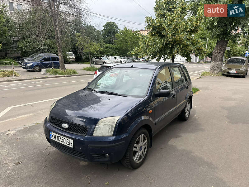 Хэтчбек Ford Fusion 2004 в 