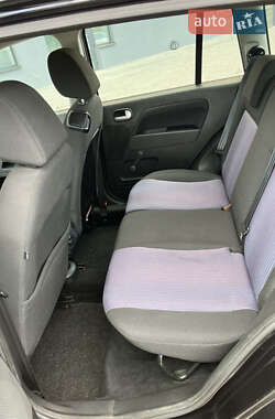 Хэтчбек Ford Fusion 2011 в 