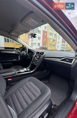 Седан Ford Fusion 2017 в 