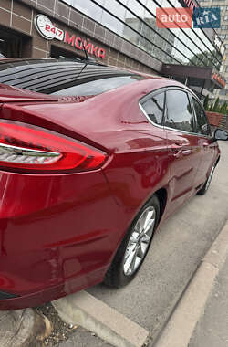 Седан Ford Fusion 2017 в 