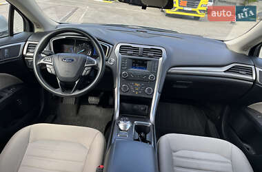Седан Ford Fusion 2017 в 