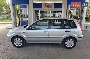 Хэтчбек Ford Fusion 2003 в 
