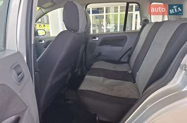Хэтчбек Ford Fusion 2003 в 