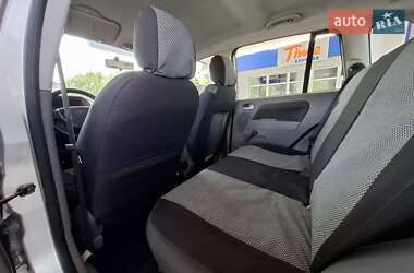 Хэтчбек Ford Fusion 2003 в 