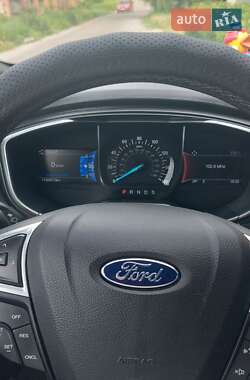 Седан Ford Fusion 2016 в 