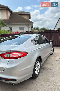 Седан Ford Fusion 2015 в 