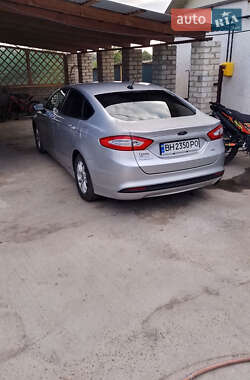 Седан Ford Fusion 2015 в 
