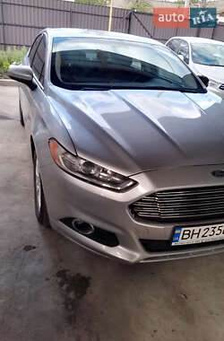Седан Ford Fusion 2015 в 