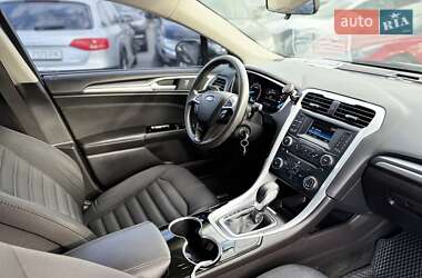 Седан Ford Fusion 2015 в 