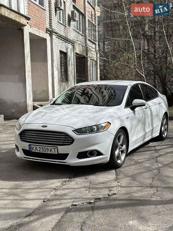 Седан Ford Fusion 2016 в 