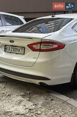 Седан Ford Fusion 2016 в 
