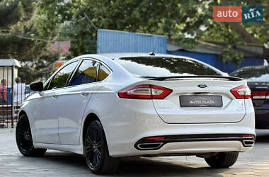 Седан Ford Fusion 2016 в 