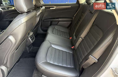 Седан Ford Fusion 2016 в 