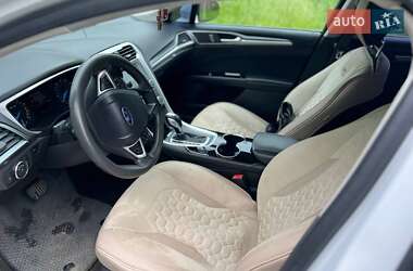 Седан Ford Fusion 2014 в 