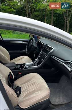 Седан Ford Fusion 2014 в 