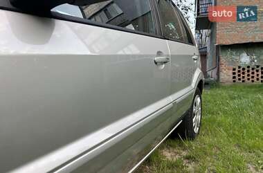 Хэтчбек Ford Fusion 2011 в 