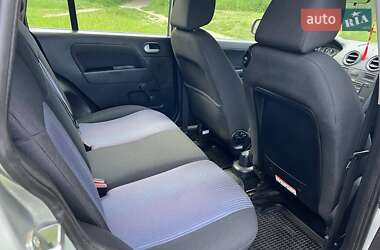 Хэтчбек Ford Fusion 2011 в 