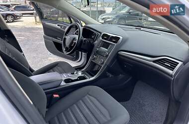 Седан Ford Fusion 2018 в 