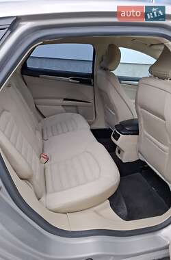 Седан Ford Fusion 2015 в 