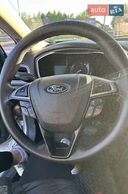 Седан Ford Fusion 2017 в 