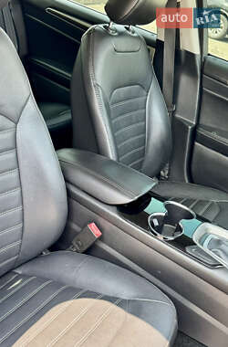 Седан Ford Fusion 2015 в 