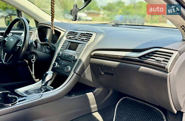 Седан Ford Fusion 2015 в 