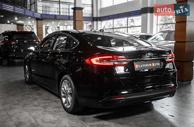 Седан Ford Fusion 2016 в 