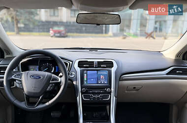 Седан Ford Fusion 2016 в 