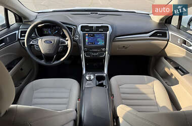 Седан Ford Fusion 2016 в 