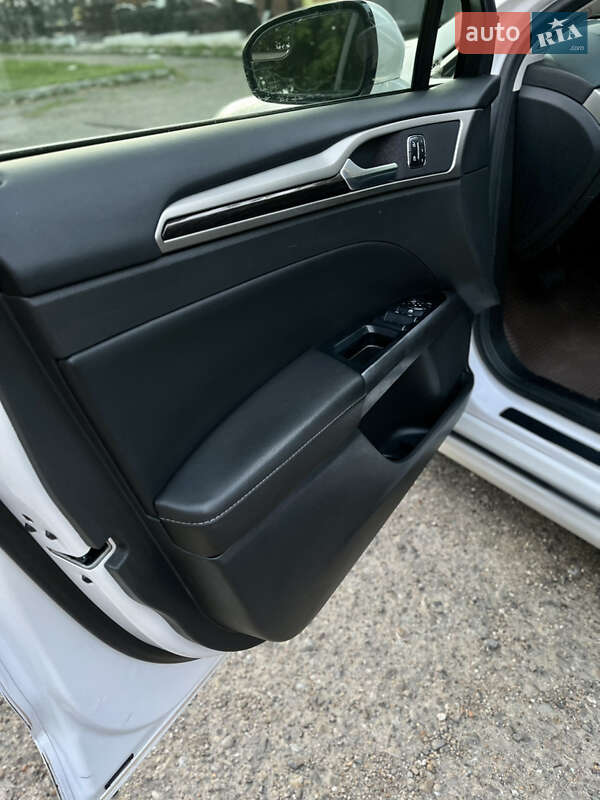 Седан Ford Fusion 2014 в Черновцах