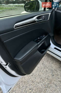 Седан Ford Fusion 2014 в 