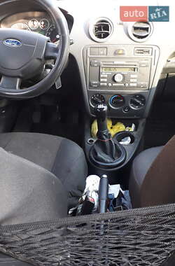 Хэтчбек Ford Fusion 2008 в 