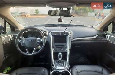 Седан Ford Fusion 2015 в 
