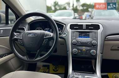 Седан Ford Fusion 2016 в 