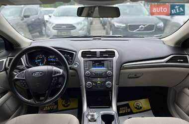 Седан Ford Fusion 2016 в 