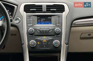 Седан Ford Fusion 2016 в 