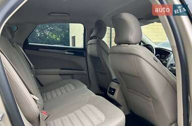 Седан Ford Fusion 2016 в 