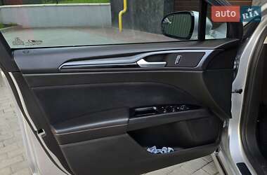 Седан Ford Fusion 2013 в 