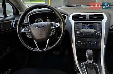Седан Ford Fusion 2013 в 