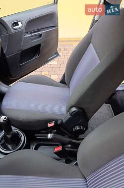 Хэтчбек Ford Fusion 2008 в 