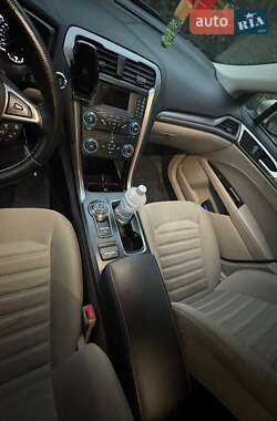 Седан Ford Fusion 2017 в 