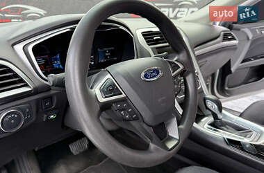 Седан Ford Fusion 2016 в 