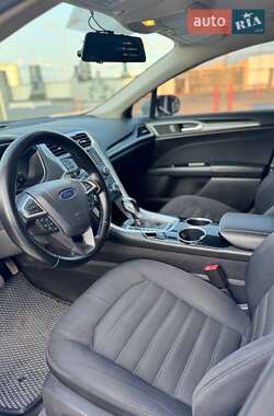Седан Ford Fusion 2013 в 