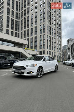 Седан Ford Fusion 2016 в 