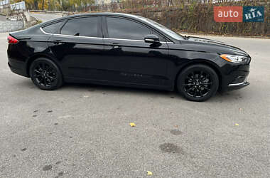 Седан Ford Fusion 2017 в 